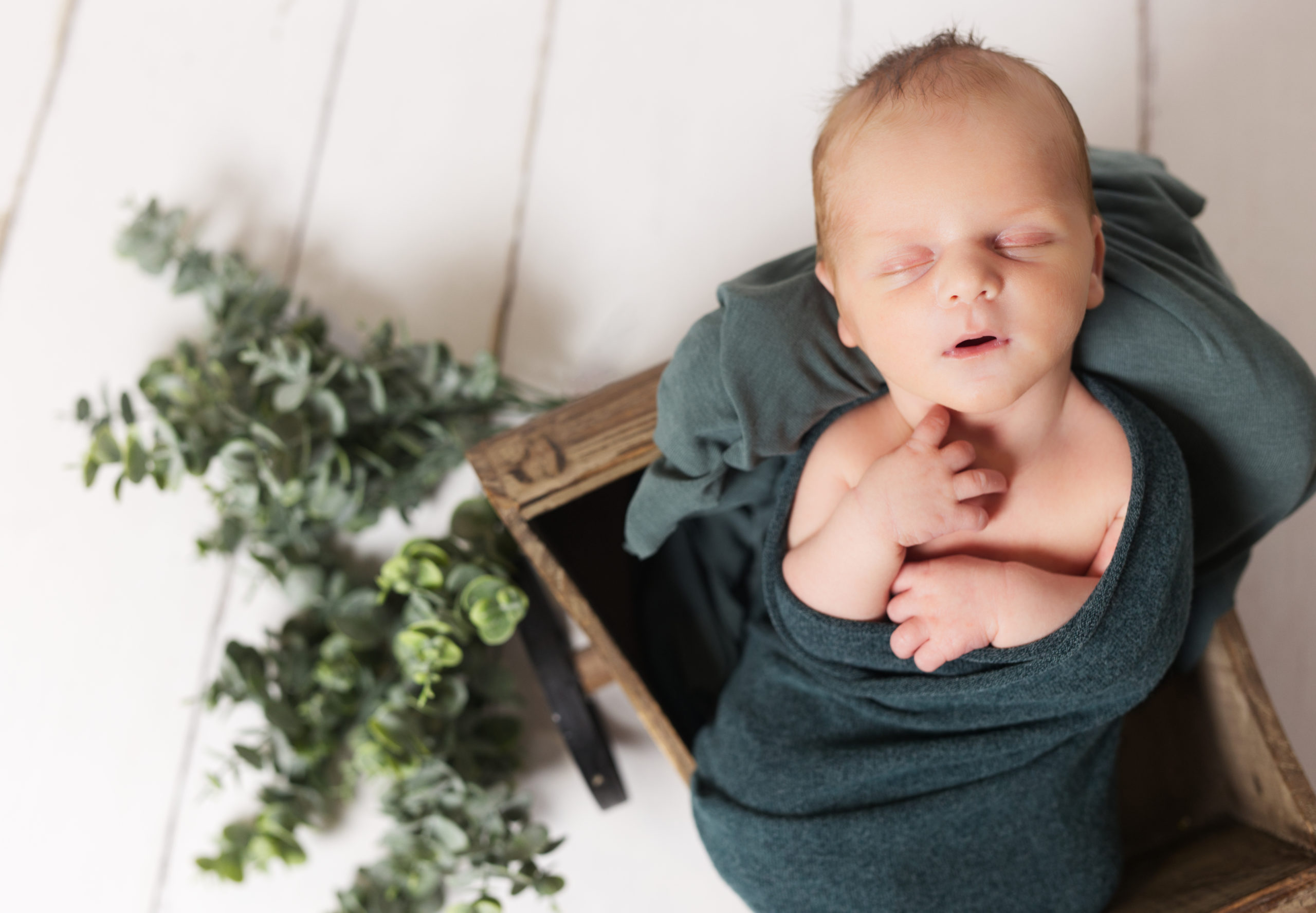 Nouveau-né photographié en studio à Rodez