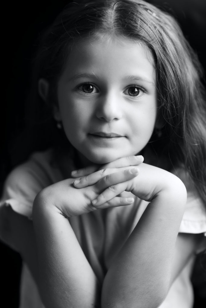 Portrait d'enfant en noir et blanc