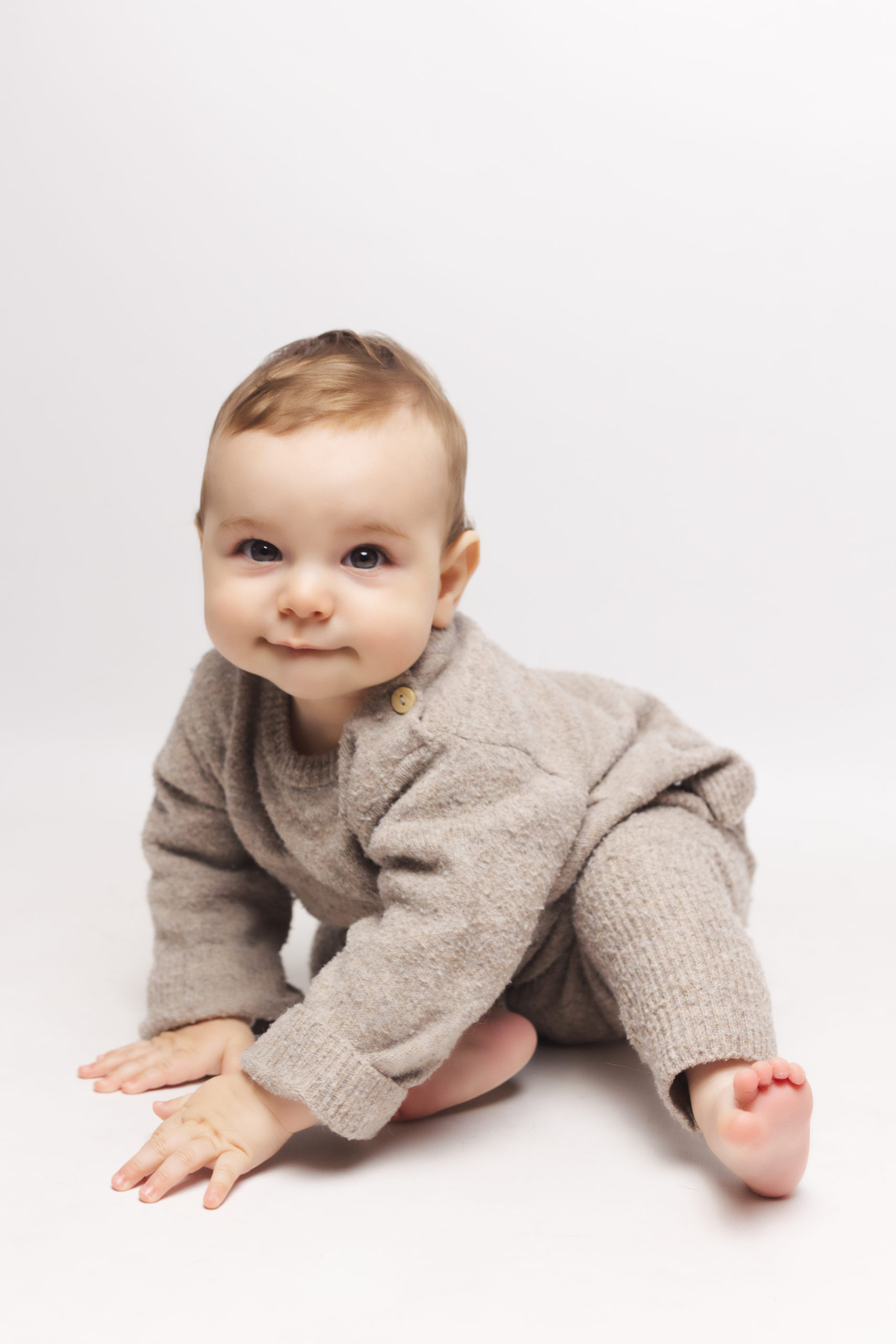 Bébé lors d'une séance photo en studio