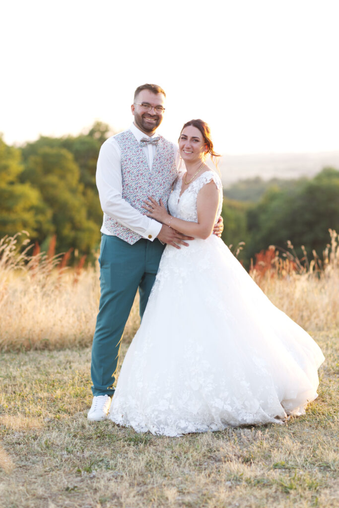 Couple de mariés lors de leur séance photo en Aveyron