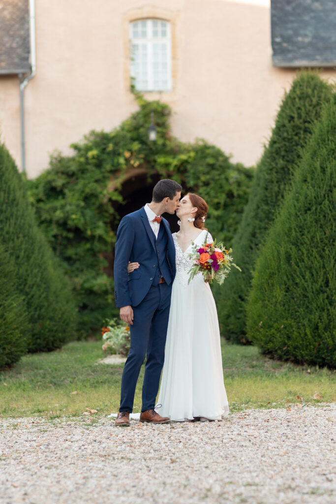 Couple de mariés lors de leur séance photo en Aveyron