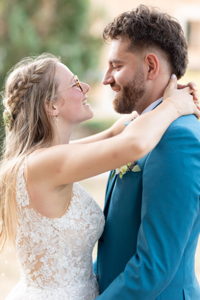 Photo de couple de Marine et Dorian le jour de leur mariage
