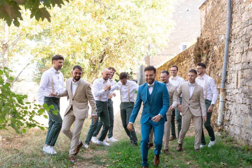 Préparatifs de Dorian avec ses amis avant le mariage