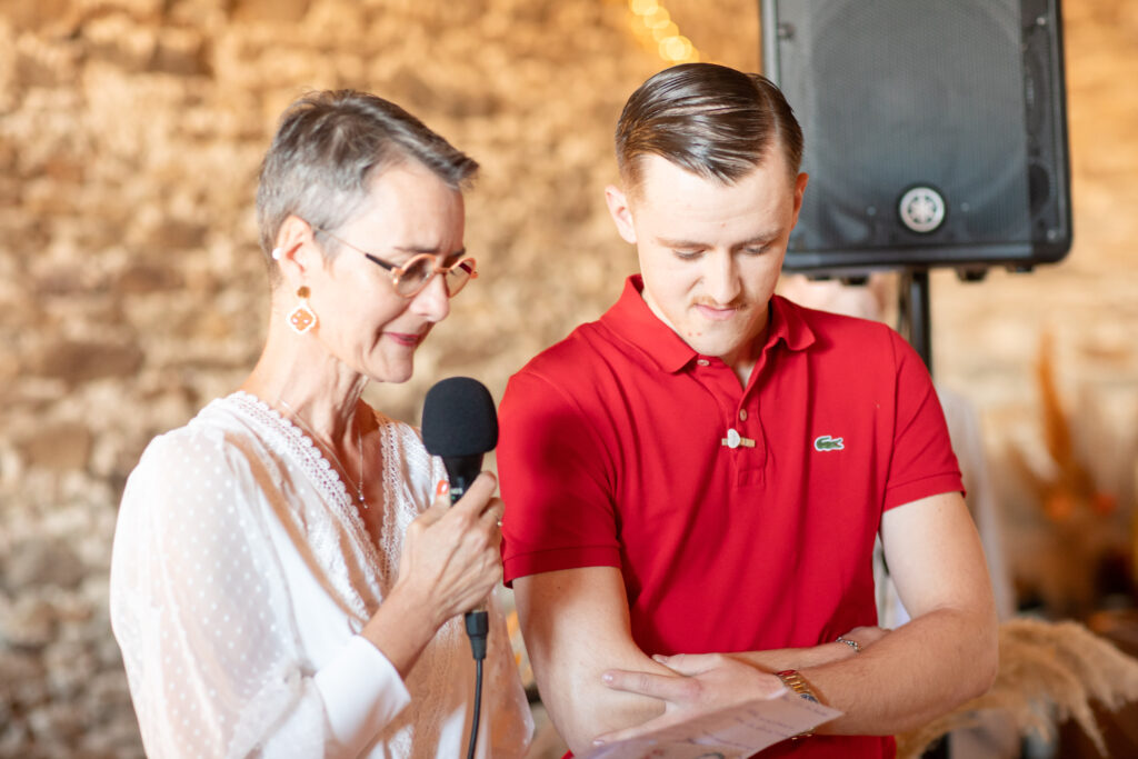 Un discours émouvant durant la réception du mariage